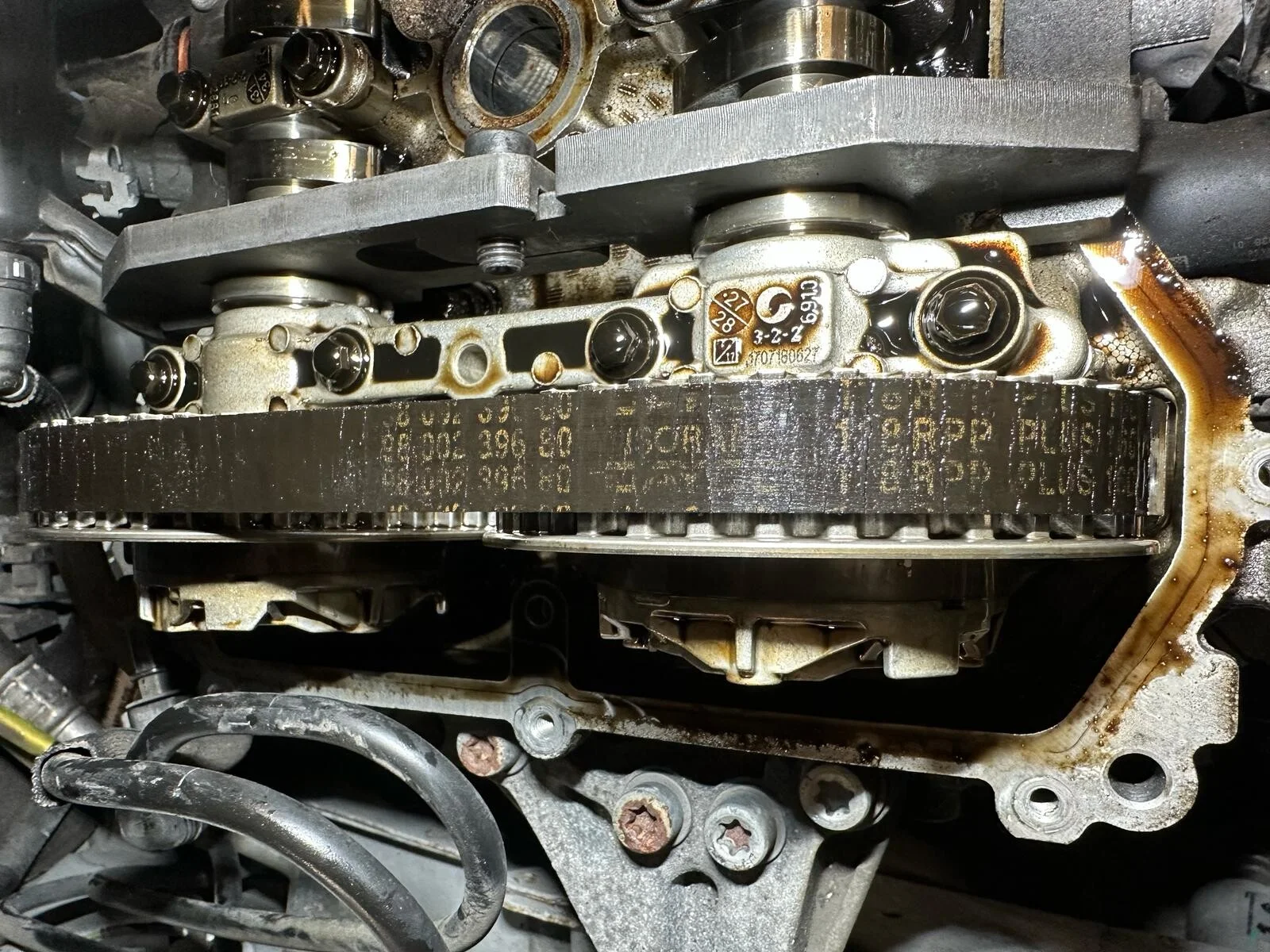 Correa de distribución bañada en aceite del motor puretech